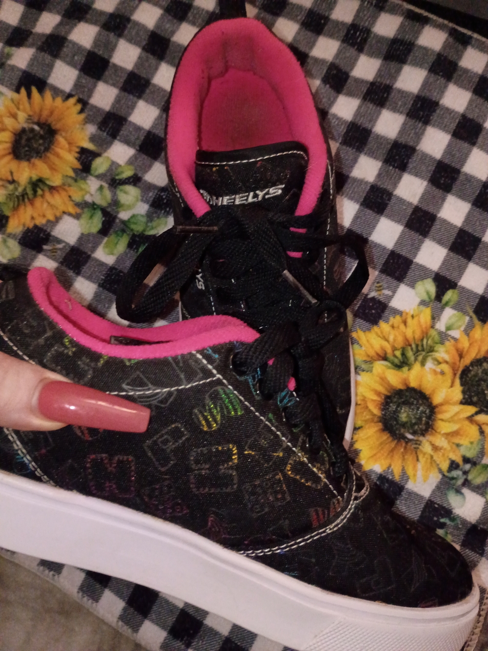 Heelys Kids Black and Pink Casual Skate Sneaker